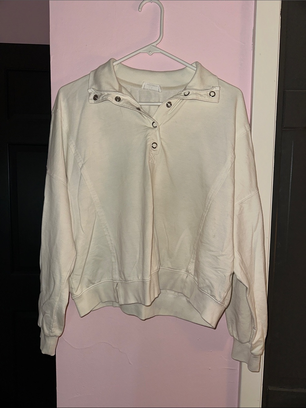 Blu Pepper Cream Snap-Button Pullover Hoodie